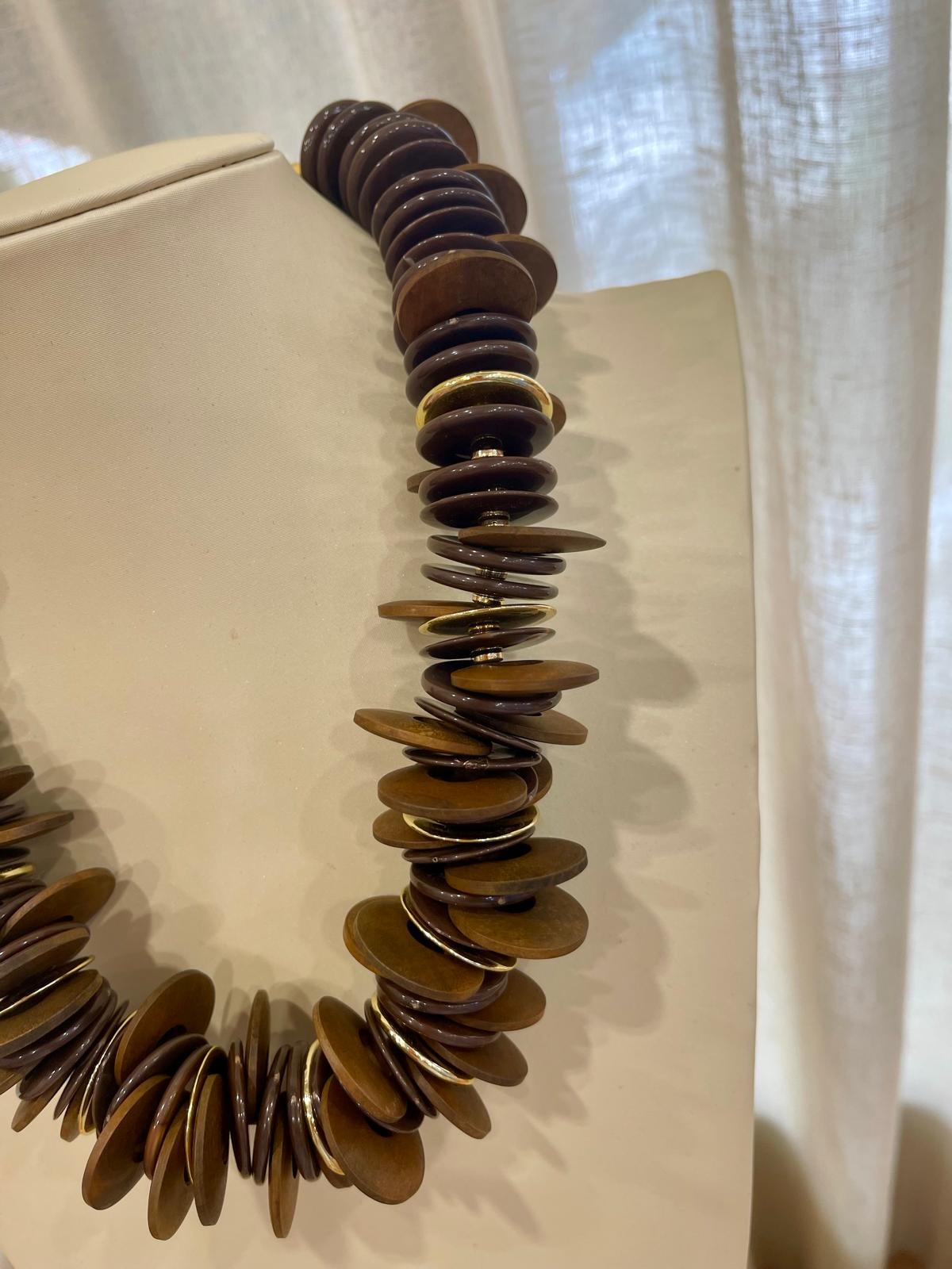 Collana girocollo in legno